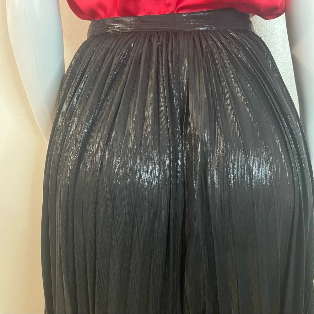 Metallic black pleated evening maxi skirt with high side slit - Picture 6 of 9